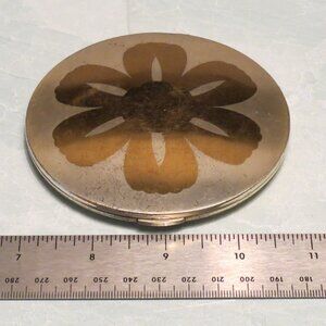Elgin American 1950s silver and gold compact with large Daisy pattern